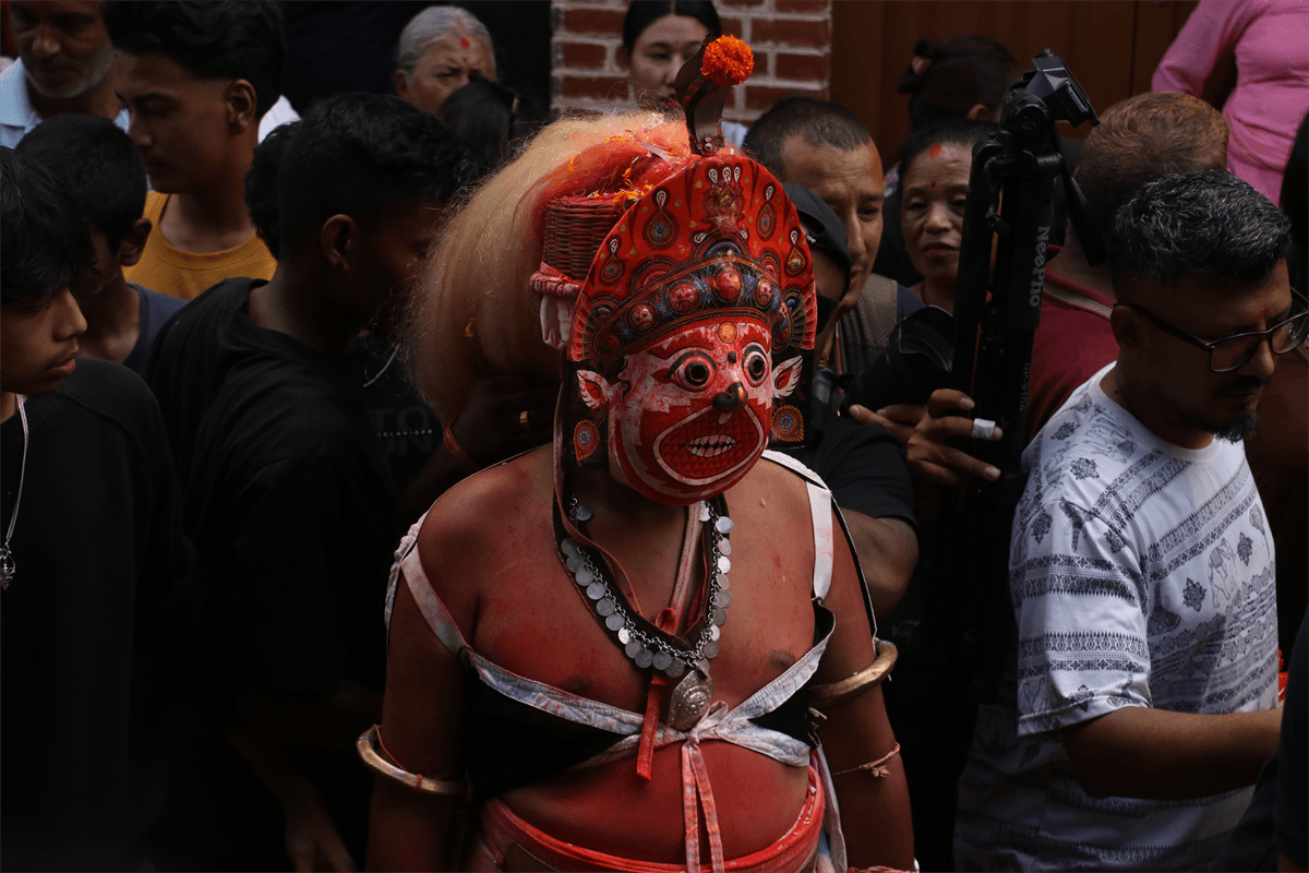 Nilbarahi cultural mask performance photographed by MezuStudio